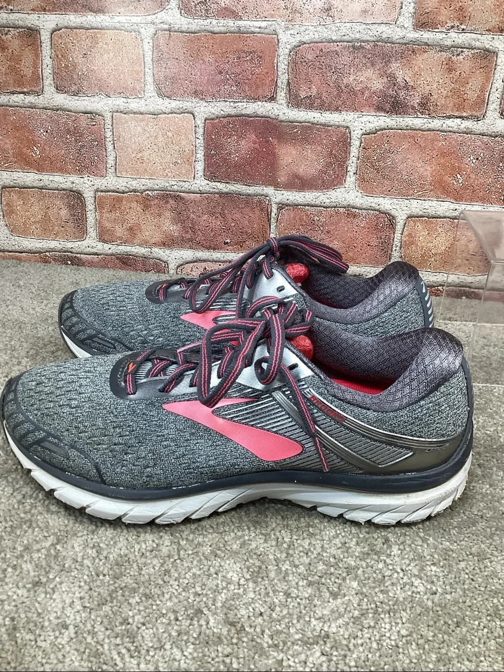 Brooks Adrenaline GTS 18 women’s running shoes sneakers size 9.5